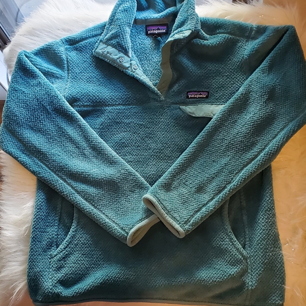 SOLD* PATAGONIA Womens Fleece Sweater
